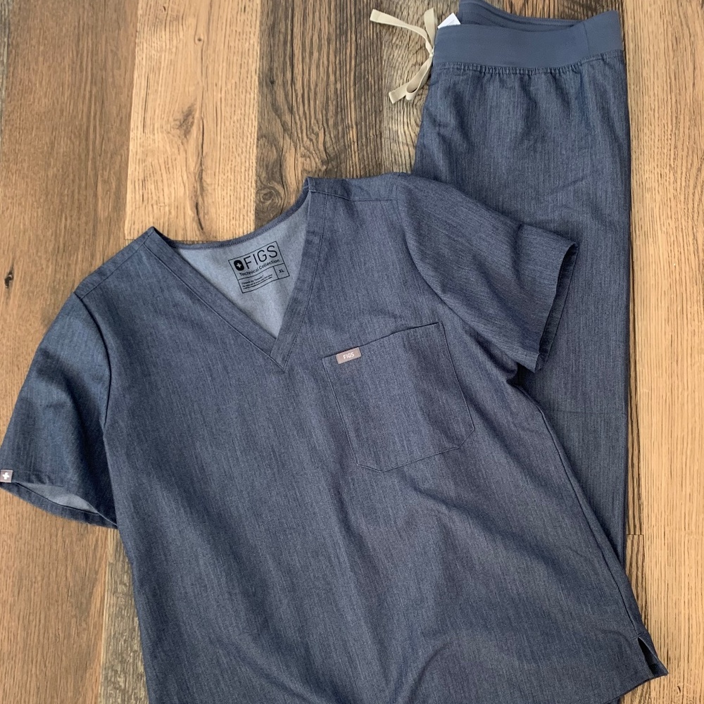 FIGS Scrub Top (XL) & Pants (L) Set, Graphite